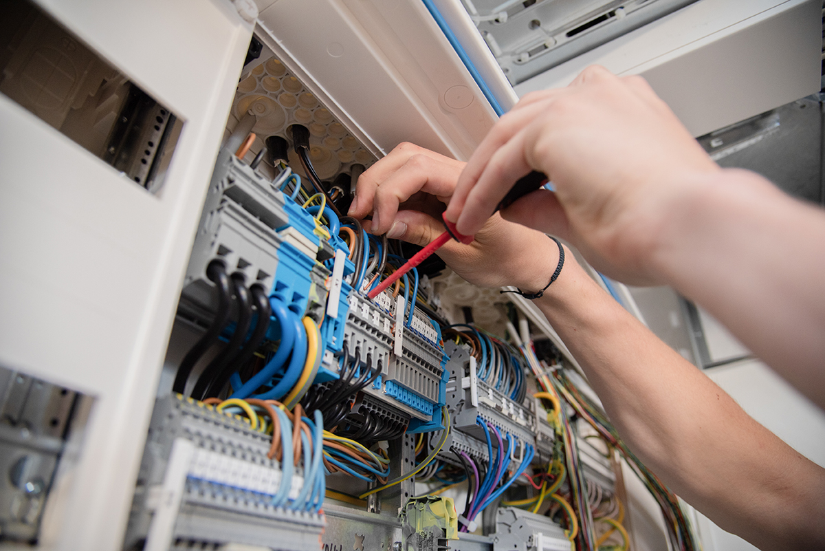 Moderne Elektroinstallationen von Elektro-Breitling für Industrie, Gewerbe und Wohngebäude