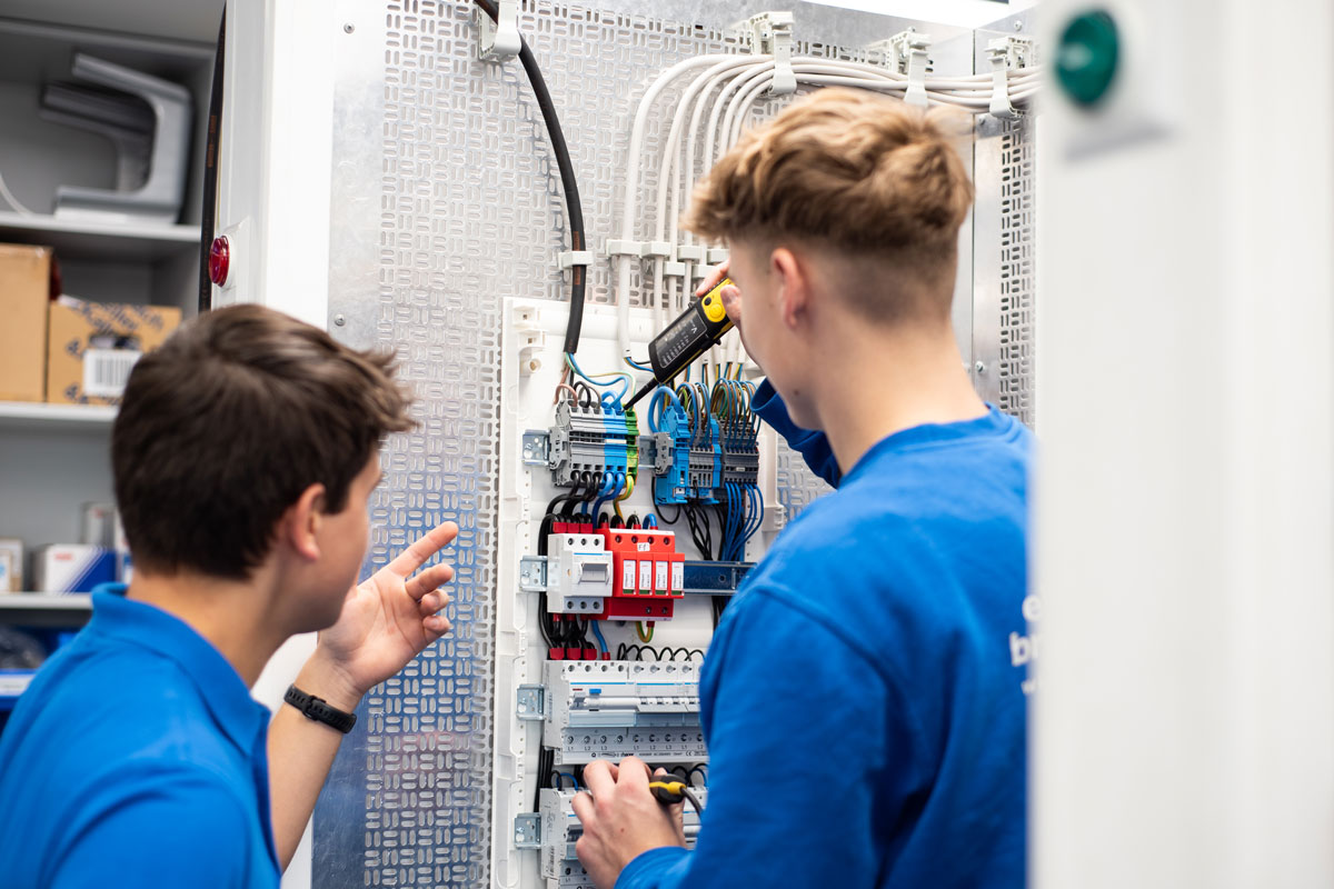Praxisorientierte Schulungen und Coachings von Elektro-Breitling für Fachkräfte und Unternehmen
